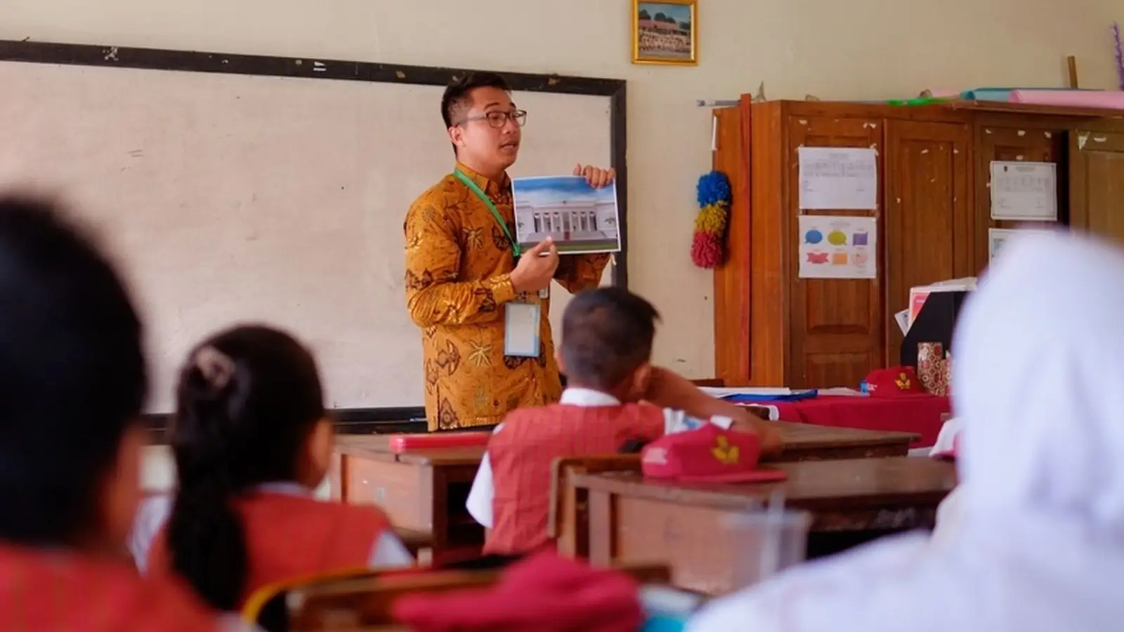 Gaji Guru Sekolah Rakyat