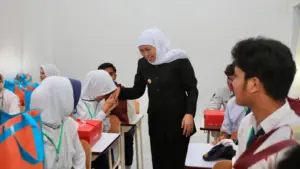 Tinjau Hari Pertama Sekolah Rakyat Gubernur Khofifah Kawal Visi Presiden Putus Kemiskinan Melalui Pendidikan